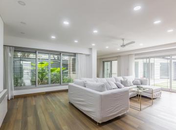Casa · 272m² · 6 Ambientes · 3 Cocheras · Casa con 4 Dorm. y 3 Cocheras en Alquiler en Nuñez