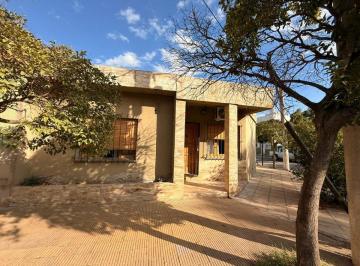 Casa · 170m² · 4 Ambientes · Casa + Galpón Calle Sarmiento 697 Santa Rosa