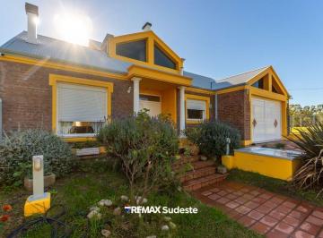 Casa · 215m² · 5 Ambientes · 2 Cocheras · Venta Casa 4 Dorm. Apto Credito
