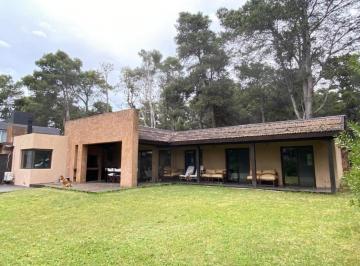 Casa · 150m² · 5 Ambientes · 1 Cochera · Casa en Venta - 4 Dorm. 3 Baños - Mar Azul
