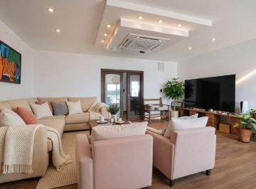 Casa · 438m² · 6 Ambientes · 3 Cocheras · Venta Casa a La Laguna 5 Dorm./apto Credito!