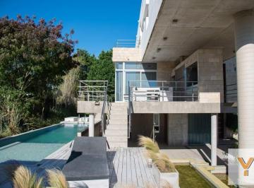 Casa · 492m² · 7 Ambientes · Casa en Venta - 5 Dorm. 7 Baños - Cariló