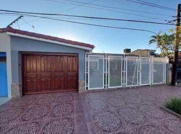 Casa · 258m² · 6 Ambientes · 1 Cochera · Venta de Casa en Corrientes Capital