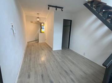 Casa · 52m² · 2 Ambientes · Venta Departamento Duplex 2 Amb Castelar Norte