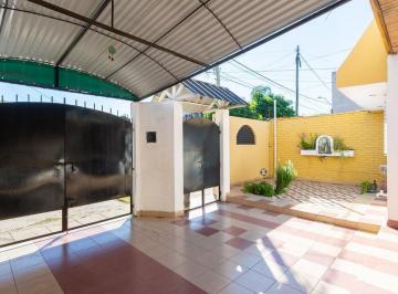 Casa · 120m² · 4 Ambientes · 1 Cochera · Venta Casa Cuatro Ambientes Castelar Quincho