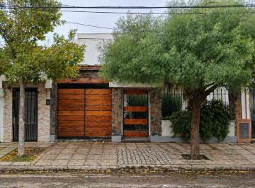 Casa · 120m² · 4 Ambientes · 1 Cochera · Duplex en Venta - Barrio Jardin - 3 Dorm.