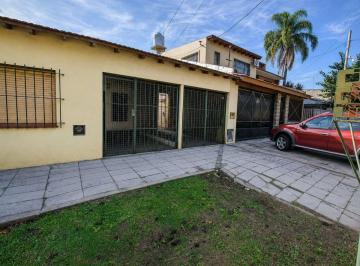 Casa · 80m² · 3 Ambientes · 2 Cocheras · Casa Venta en Llavallol 3 Amb con Gran Potencial
