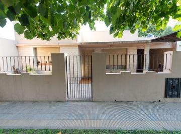 Casa · 85m² · 3 Ambientes · 1 Cochera · Casa 2 Dorm. en Venta La Plata con Patio