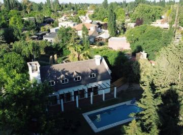 Casa · 350m² · 8 Ambientes · 3 Cocheras · Casa en Alquiler, Chachas de Coria, Mendoza.