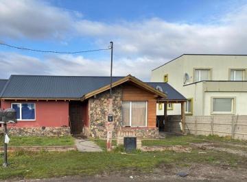 Casa · 64m² · 3 Ambientes · 1 Cochera · Casa en Trevelin, Apta Credito, 2 Dorm