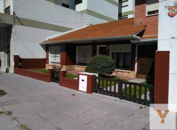 Casa · 183m² · 5 Ambientes · 2 Cocheras · Casa en Venta - 4 Dorm. 3 Baños - 285 m² - Mar del Plata