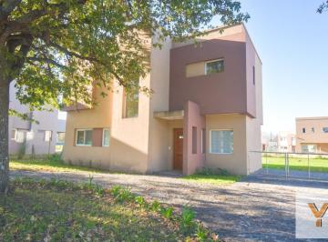 Casa · 143m² · 5 Ambientes · Casa en Venta - 3 Dorm. 2 Baños - 176 m² - Fincas de Hudson [financiada]