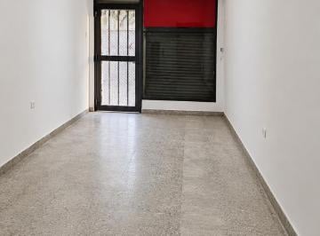 Frente a Av. Bossinga. · Local en Alquiler - Excelente Ubicación Av Bossinga