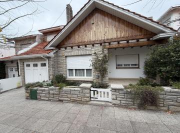 Casa · 169m² · 6 Ambientes · 1 Cochera · Casa en Los Troncos