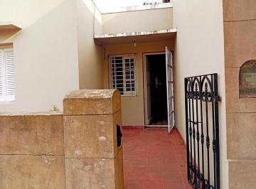 Casa · 270m² · 4 Ambientes · Casa en Venta - 3 Dorm. 2 Baños - Ayacuchoayacu