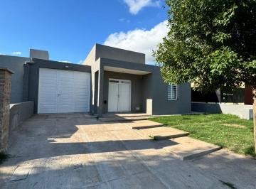 Casa de 5 ambientes, Villa Nueva · Alquilo Casa a Estrenar en Las Lilas