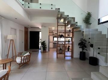 Casa · 225m² · 5 Ambientes · 2 Cocheras · Casa en Venta en Santa Ana, Villanueva, Tigre