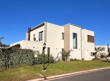 Casa · 225m² · 5 Ambientes · 2 Cocheras · Casa en Venta en Santa Ana, Villanueva, Tigre