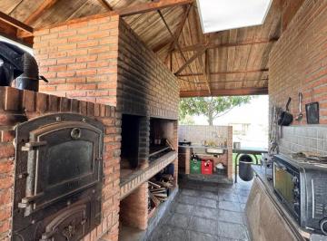 Casa · 100m² · 2 Dormitorios · 3 Cocheras · Casa en Alquiler en Montevideo Entre 105 y 106, Berisso