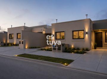 Casa de 4 ambientes, Salta · Casa Via Aurelia Calefacción con Radiadores