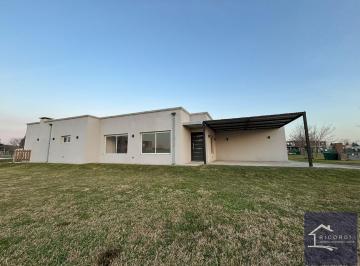 Casa · 150m² · 4 Ambientes · 3 Cocheras · Alquiler Barrio San Sebastián Área 1