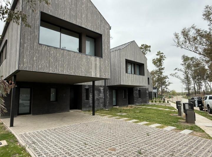 Casa · 120m² · 4 Ambientes · 2 Cocheras