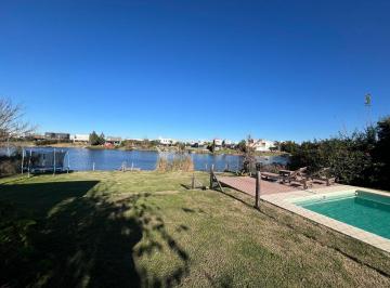 Casa · 200m² · 4 Ambientes · 2 Cocheras · Venta Casa a La Laguna Barrio San Benito Villanueva Tigre.