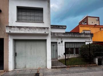 Casa · 110m² · 3 Ambientes · 1 Cochera · Casa Chalet en Venta en Quilmes, G. B. a. Zona Sur, Argentina