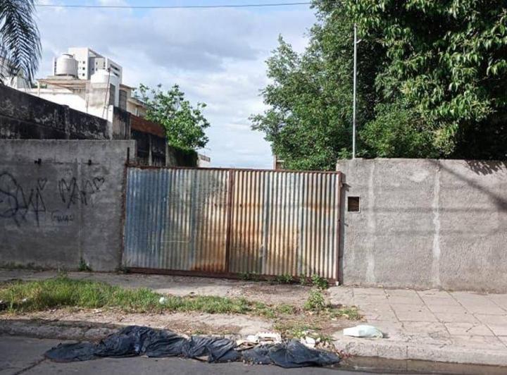 Terreno · 833m²