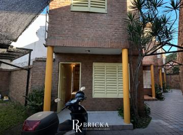 Casa · 55m² · 3 Ambientes · 1 Cochera · Casa - Resistencia