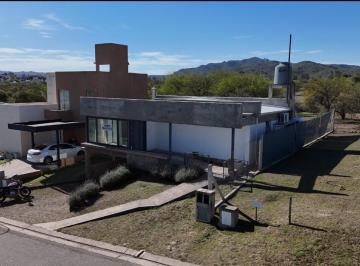 Casa · 100m² · 3 Ambientes · 2 Cocheras · Venta Casa Barrio Cañitas, 2 Dorm., 2 Baños. Escritura y Gas Natural