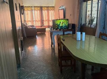 Casa · 115m² · 4 Ambientes · 1 Cochera · Casa en Planta Baja de Tres Dorm.