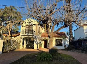 Casa · 195m² · 5 Ambientes · 4 Cocheras · Venta Casa en Aranjuez Country Club Apto Credito