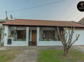 Casa de 4 ambientes, Morón · Excelente Casa Tipo Chalet en Venta - Moron Sur