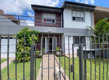 Casa · 218m² · 6 Ambientes · 2 Cocheras · Venta Casa 4 Dorm. Barrio Ayacucho Córdoba