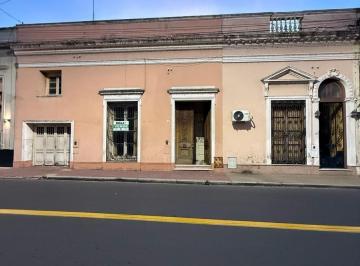 Casa · 484m² · 5 Ambientes · 2 Cocheras · Italia 18. Casa en Venta