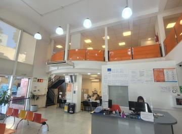 Local comercial · 195m² · 3 Ambientes · 1 Cochera · Local en Av Maipu. Excelente Oportunidad Para Local Comercial.