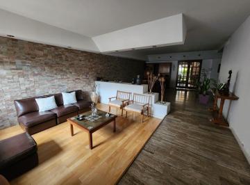 Casa · 329m² · 4 Ambientes · Venta - Casa Cuatro Ambientes en Lote Propio - Pompeya