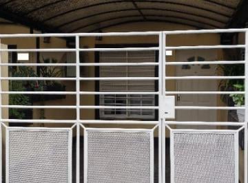 Casa · 70m² · 3 Ambientes · 1 Cochera · Triplex Al Frente Apto Credito