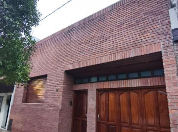 Casa de 3 ambientes, La Plata · Venta Casa 2 Dorm C/cochera y Parque Impecable - 6 E/33 y 34 - La Plata