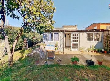 Casa · 87m² · 4 Ambientes · 1 Cochera · Venta Casa Gonzalez Catan 4 Amb Esquina Permuta