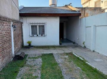 PH de 3 ambientes, Morón · PH 3 Ambientes Apta Crédito con Garage y Patio