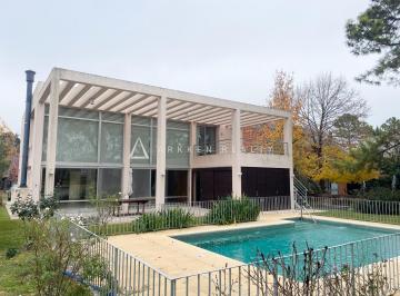 Casa · 267m² · 4 Ambientes · 3 Cocheras · Casa en Venta en Pilar del Lago Pilar