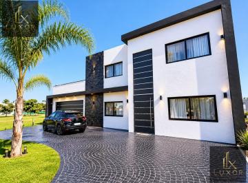 Casa · 346m² · 4 Ambientes · 5 Cocheras · Casa - Prados del Oeste