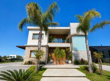 Casa · 300m² · 6 Ambientes · Casa en Venta en Barrio San Sebastian, Escobar, G. B. a. Zona Norte
