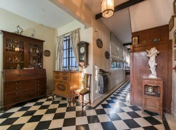 Casa · 231m² · 4 Ambientes · 1 Cochera · Venta Casa Colonial 4 Amb C/ Pileta - Jardin - Quincho - Terraza - San Isidro La Calabria - Permuta