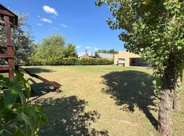 Casa · 126m² · 4 Ambientes · 2 Cocheras · Casa Chalet en Venta en Altos de Manzanares, Pilar, G. B. a. Zona Norte