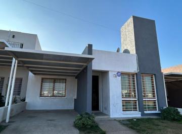 Casa · 70m² · 5 Ambientes · 1 Cochera · Vende Casa en Universitario de Horizonte II