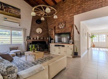 Casa · 216m² · 4 Ambientes · 2 Cocheras · Venta Casa 4 Amb. en Barrio Cerrado, Parque Leloir