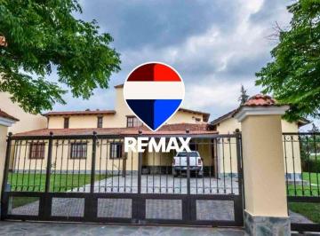 Casa · 264m² · 6 Ambientes · 3 Cocheras · Casa 4 Dorm. Almudena 2000 m²